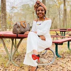 Meet your Posher, Yaje